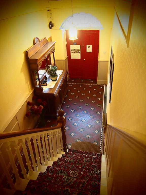Cashel Town Center Inn エクステリア 写真